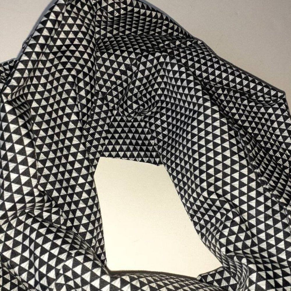 Infinity scarf b&w